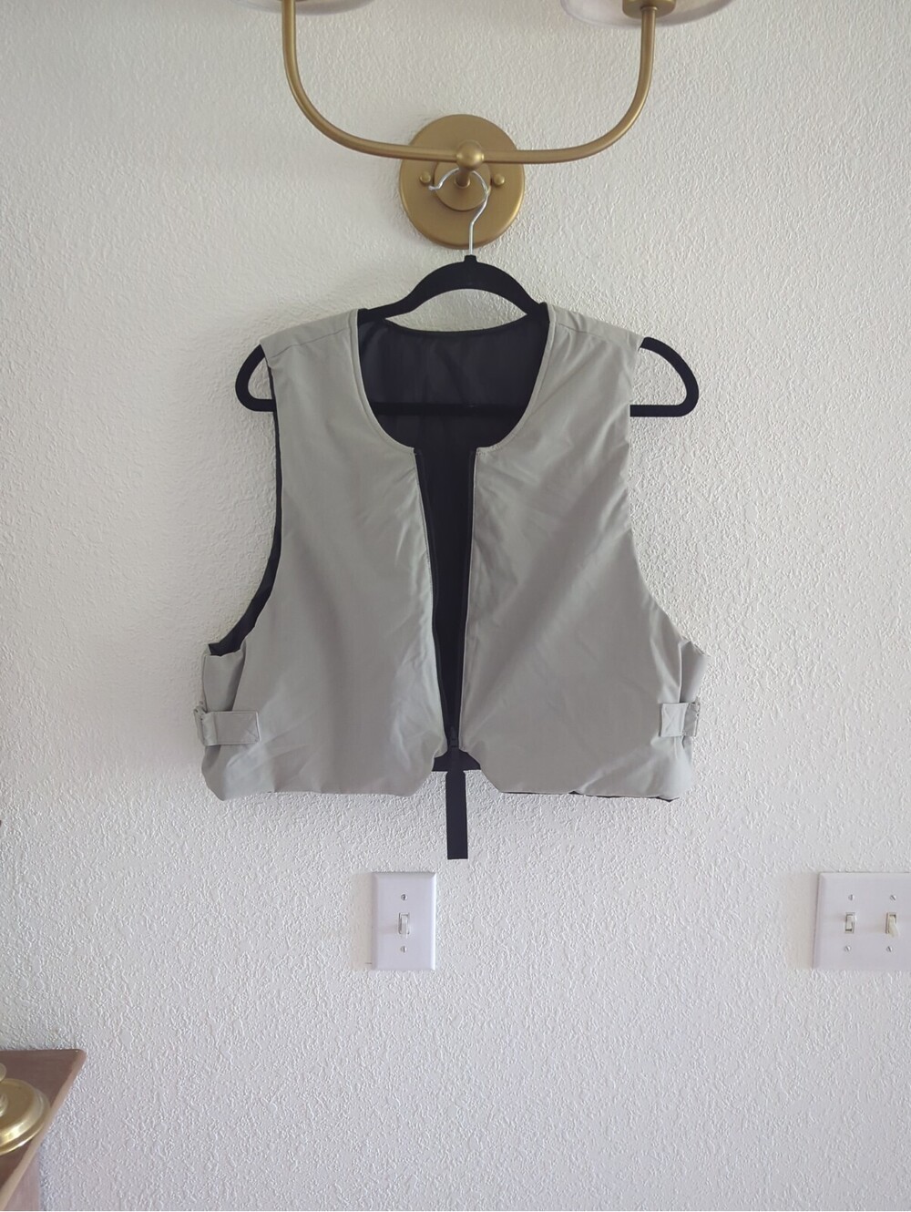 Adidas Women's City Escape Crop Vest Reversible Size S, Black Grey Cargo